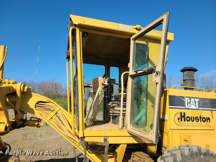 image for item MX9601 1999 Caterpillar 140H  motor grader