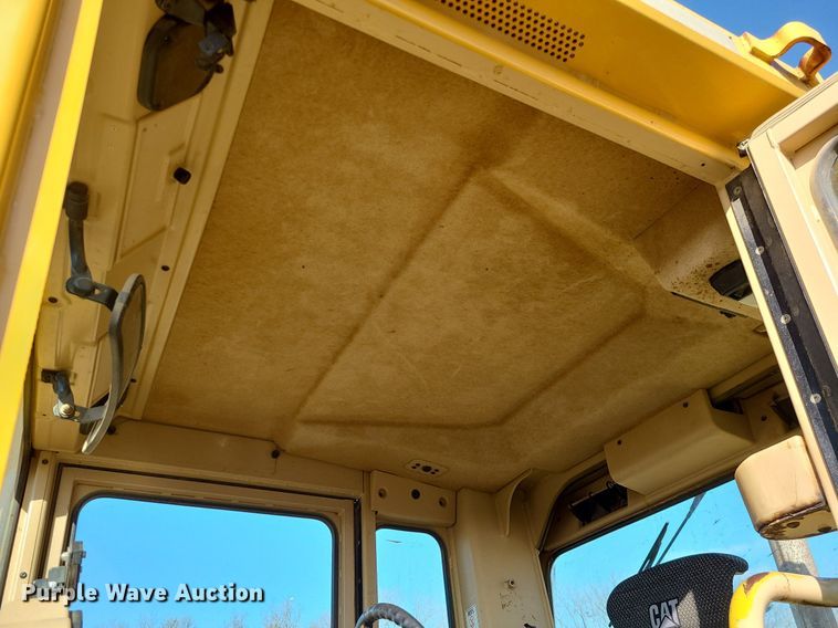 image for item MX9601 1999 Caterpillar 140H  motor grader