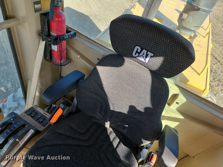 image for item MX9601 1999 Caterpillar 140H  motor grader