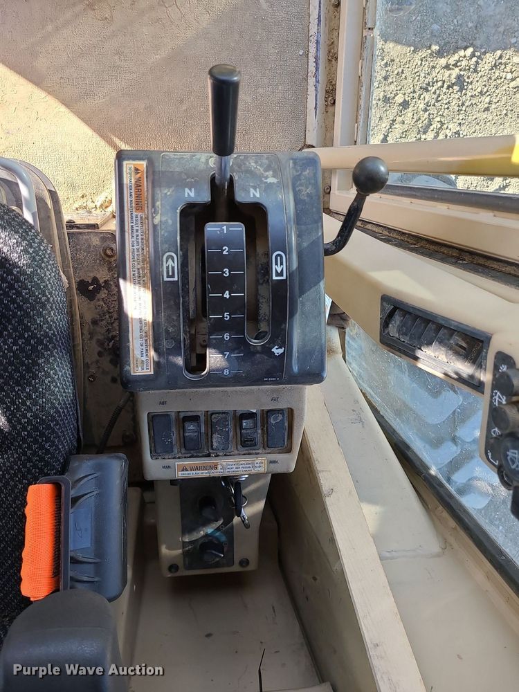 image for item MX9601 1999 Caterpillar 140H  motor grader