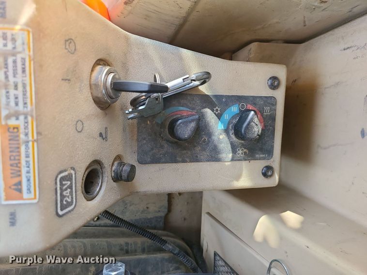 image for item MX9601 1999 Caterpillar 140H  motor grader