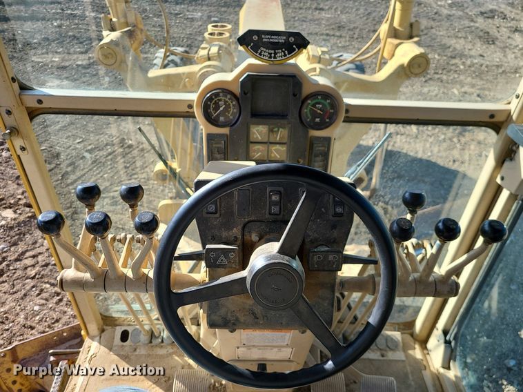 image for item MX9601 1999 Caterpillar 140H  motor grader