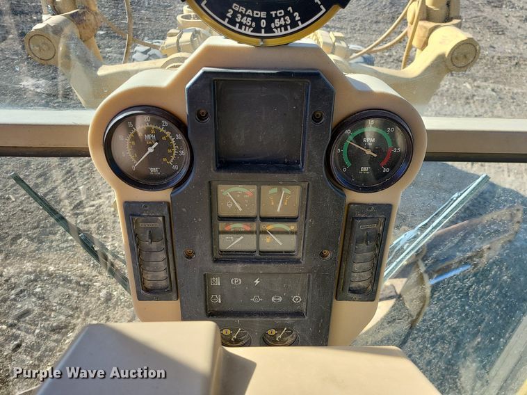 image for item MX9601 1999 Caterpillar 140H  motor grader