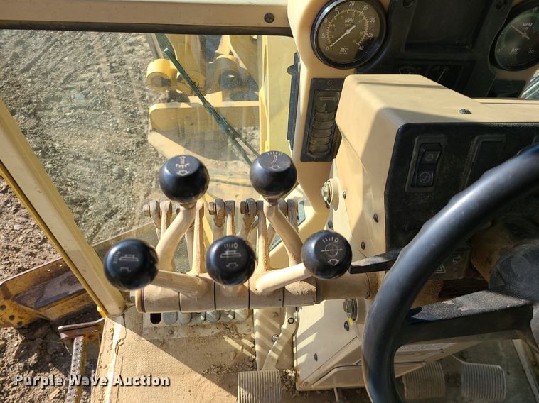 image for item MX9601 1999 Caterpillar 140H  motor grader