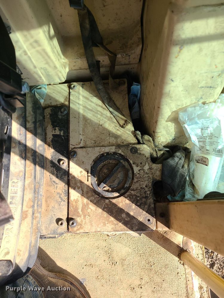 image for item MX9601 1999 Caterpillar 140H  motor grader