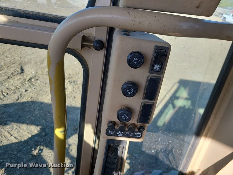 image for item MX9601 1999 Caterpillar 140H  motor grader