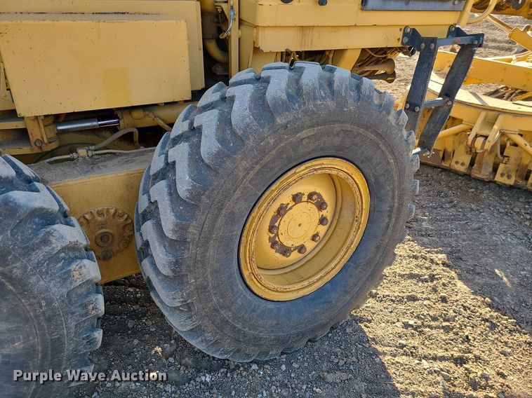 image for item MX9601 1999 Caterpillar 140H  motor grader