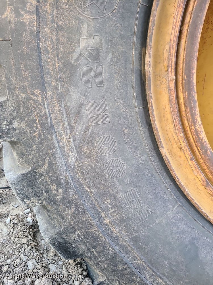 image for item MX9601 1999 Caterpillar 140H  motor grader