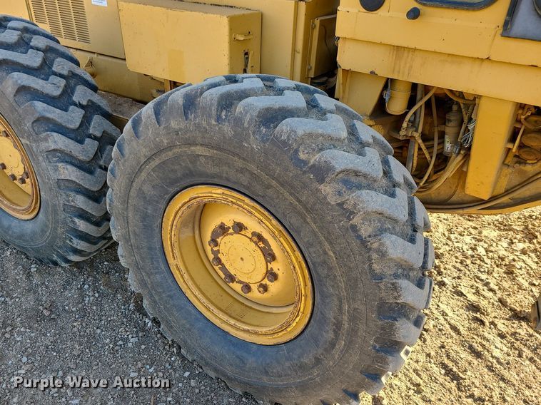 image for item MX9601 1999 Caterpillar 140H  motor grader