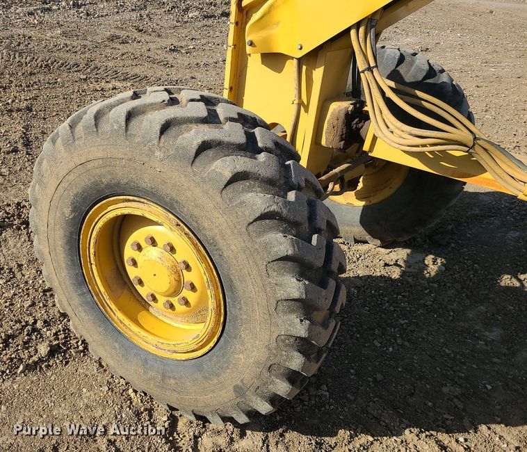 image for item MX9601 1999 Caterpillar 140H  motor grader