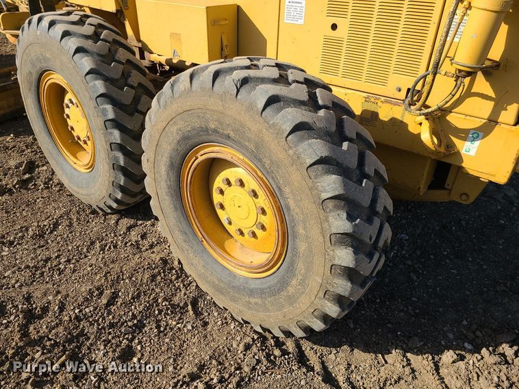 image for item MX9601 1999 Caterpillar 140H  motor grader