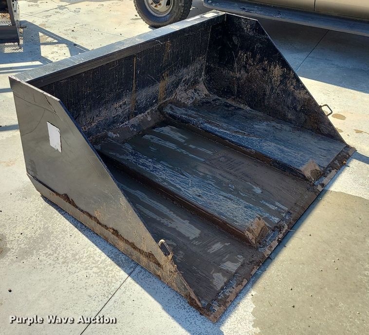 image for item MX9604 2022 Titan 72TFLBCKT  72"W bucket