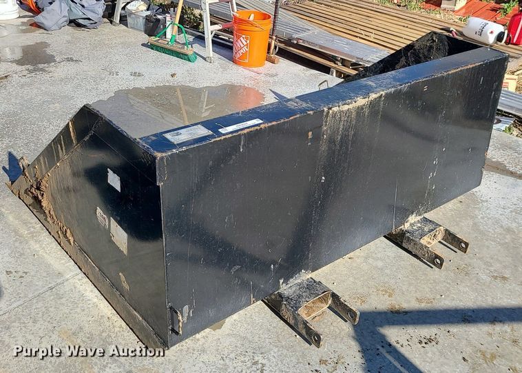 image for item MX9604 2022 Titan 72TFLBCKT  72"W bucket