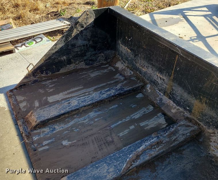 image for item MX9604 2022 Titan 72TFLBCKT  72"W bucket