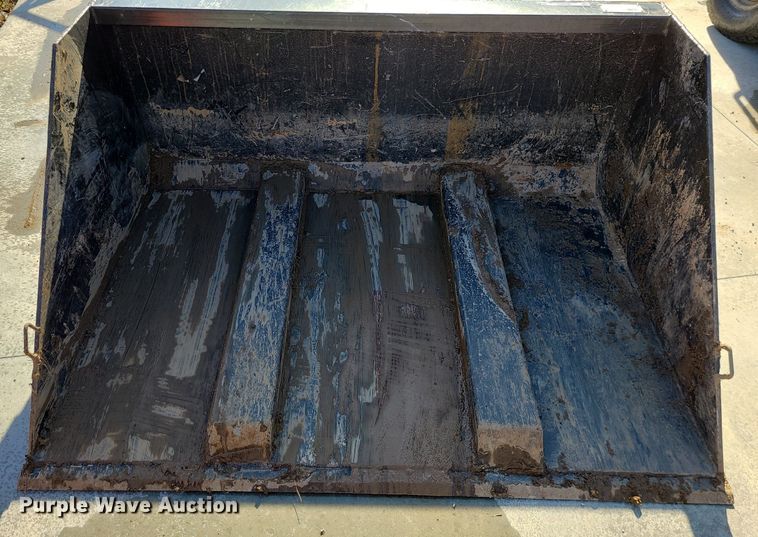 image for item MX9604 2022 Titan 72TFLBCKT  72"W bucket