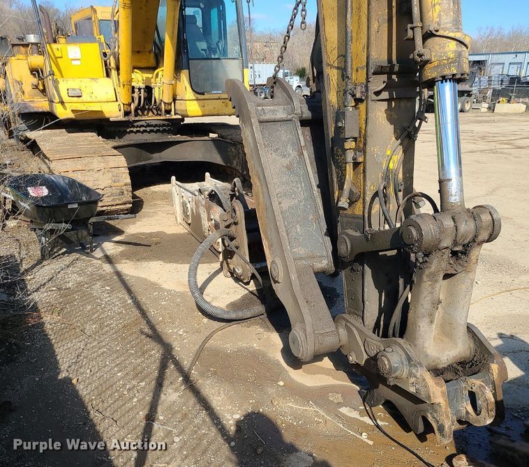 image for item MX9605 2003 Komatsu PC220LC-7  excavator