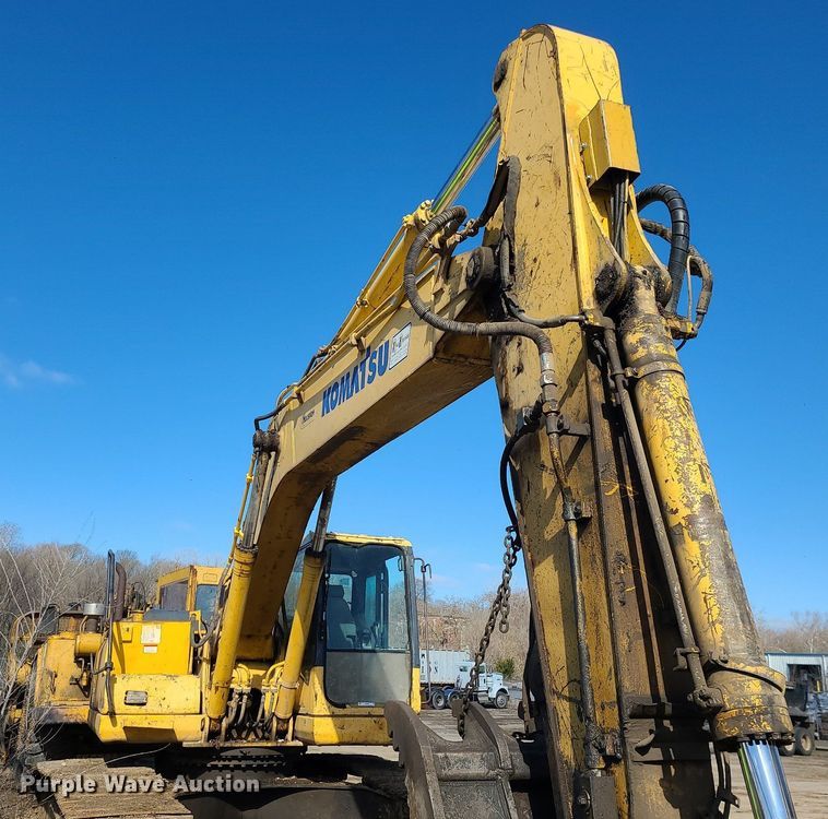 image for item MX9605 2003 Komatsu PC220LC-7  excavator