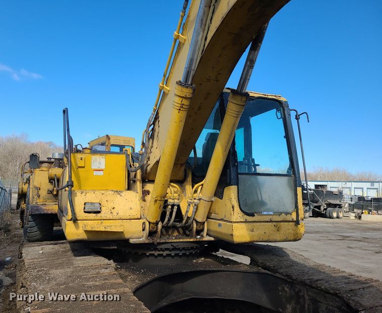 image for item MX9605 2003 Komatsu PC220LC-7  excavator