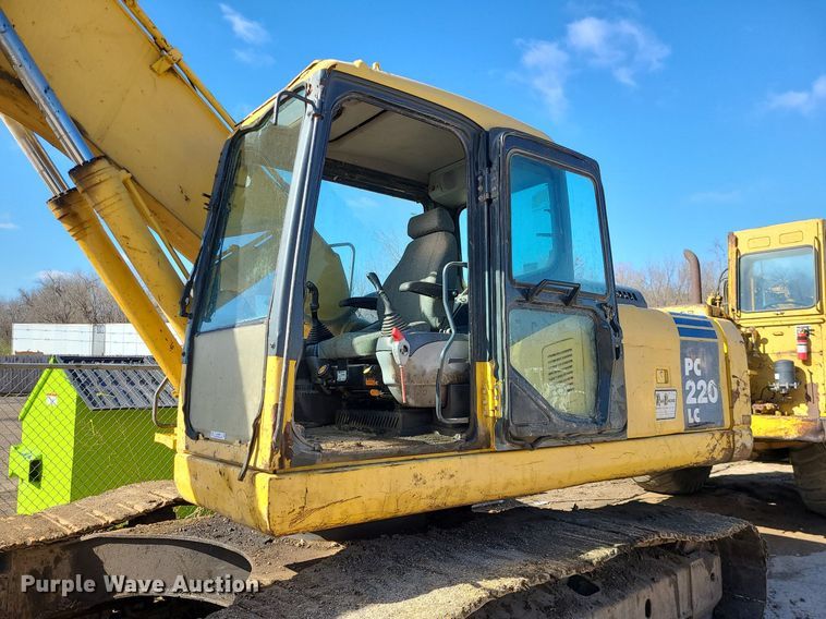 image for item MX9605 2003 Komatsu PC220LC-7  excavator