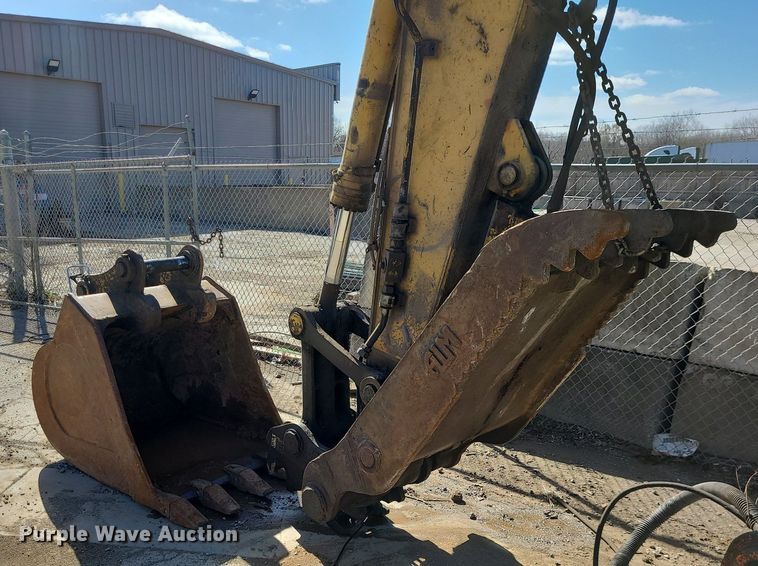 image for item MX9605 2003 Komatsu PC220LC-7  excavator