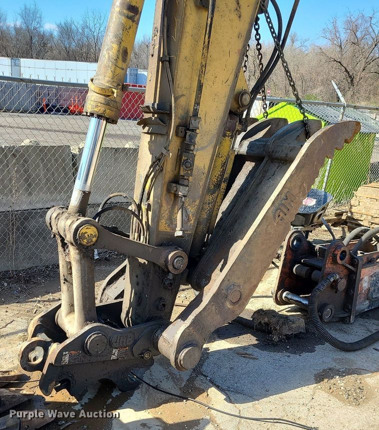 image for item MX9605 2003 Komatsu PC220LC-7  excavator