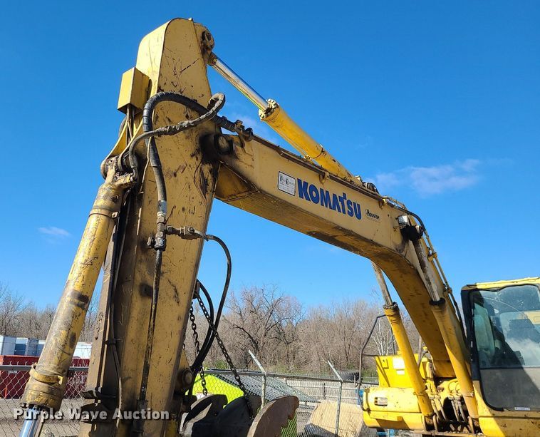 image for item MX9605 2003 Komatsu PC220LC-7  excavator