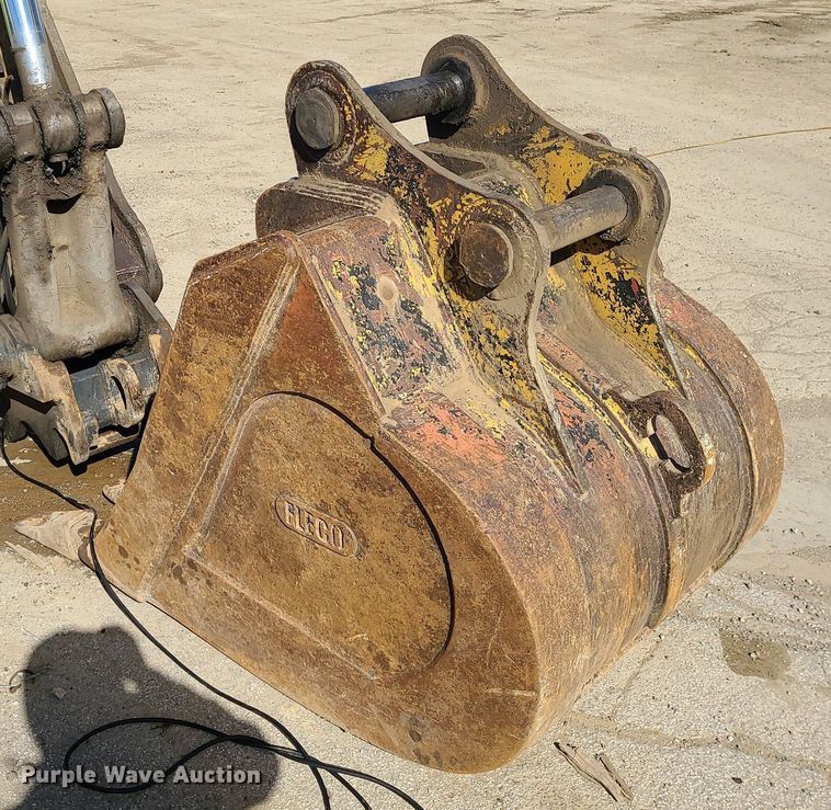 image for item MX9605 2003 Komatsu PC220LC-7  excavator