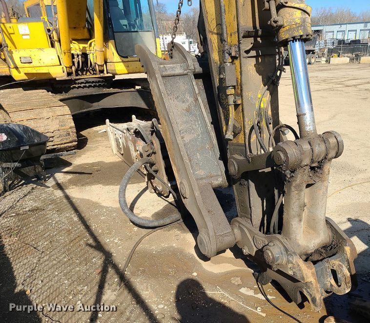 image for item MX9605 2003 Komatsu PC220LC-7  excavator
