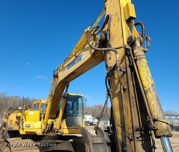 image for item MX9605 2003 Komatsu PC220LC-7  excavator