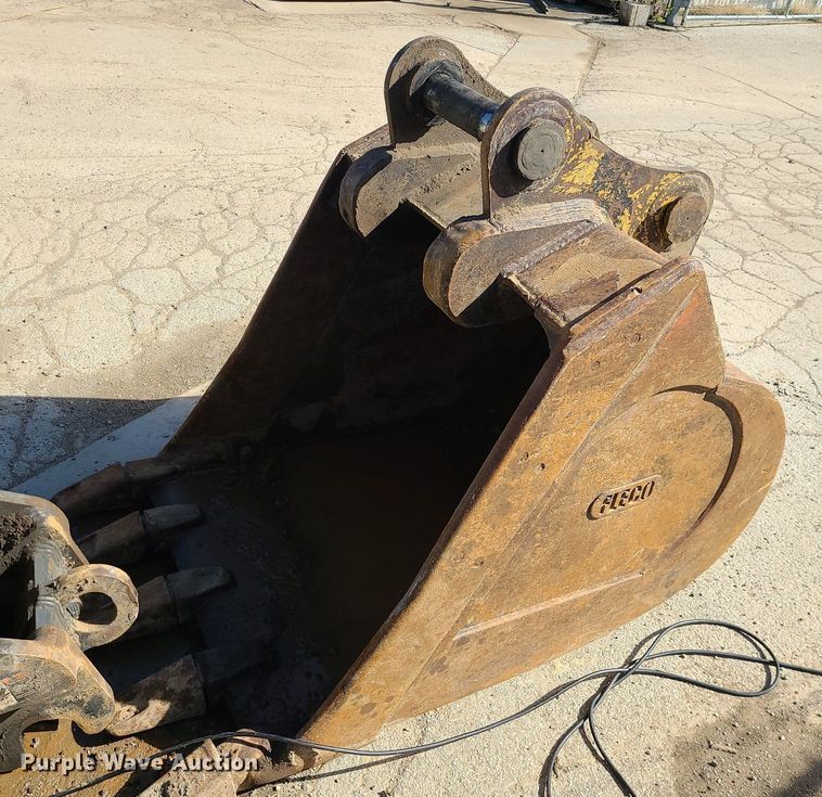 image for item MX9605 2003 Komatsu PC220LC-7  excavator
