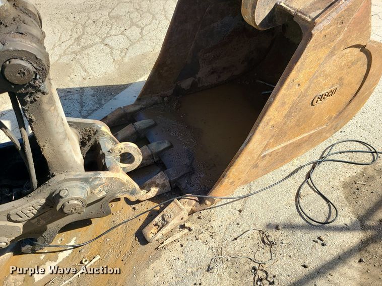 image for item MX9605 2003 Komatsu PC220LC-7  excavator