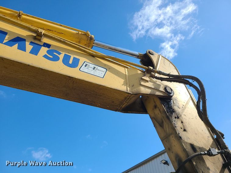 image for item MX9605 2003 Komatsu PC220LC-7  excavator