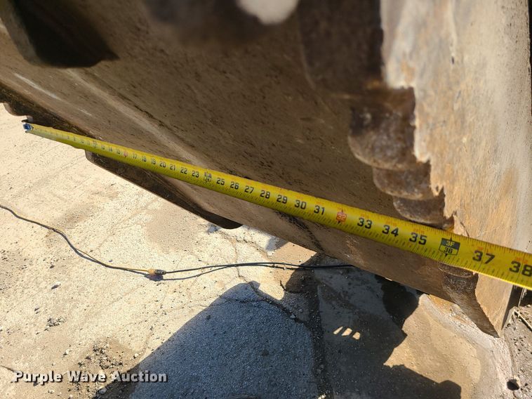 image for item MX9605 2003 Komatsu PC220LC-7  excavator