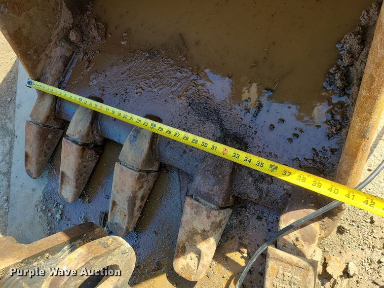 image for item MX9605 2003 Komatsu PC220LC-7  excavator