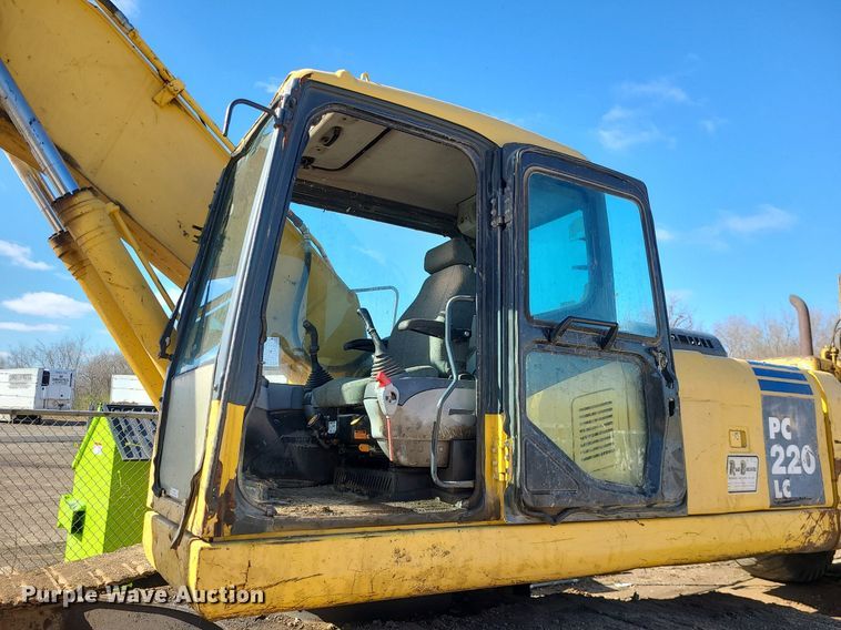 image for item MX9605 2003 Komatsu PC220LC-7  excavator