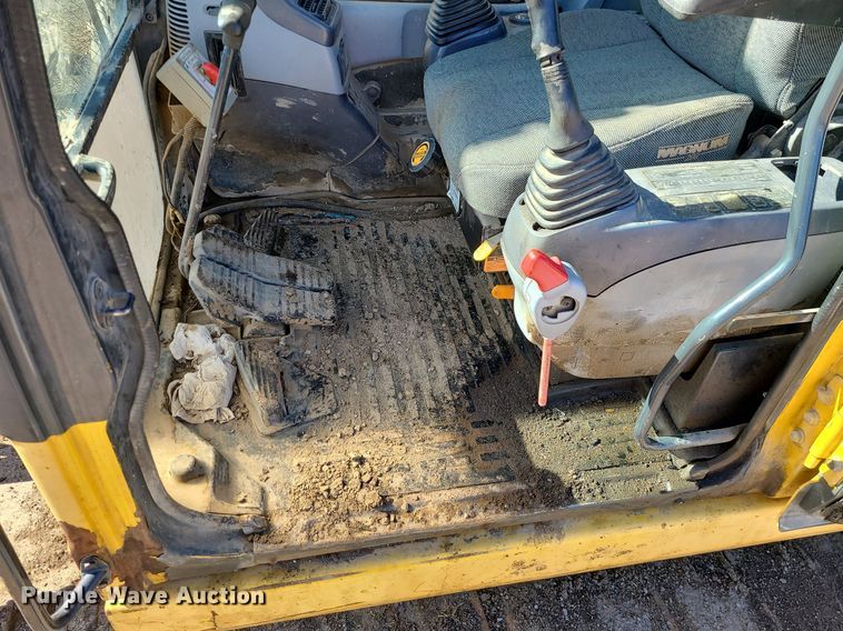 image for item MX9605 2003 Komatsu PC220LC-7  excavator