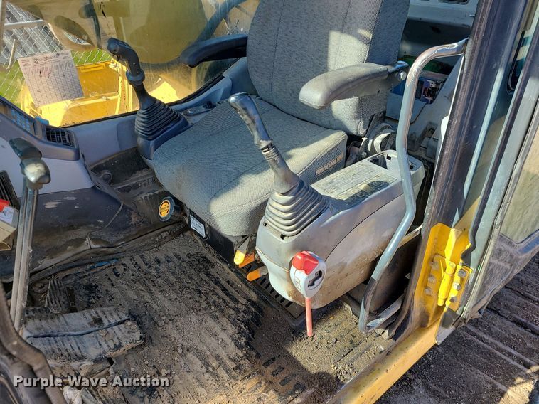 image for item MX9605 2003 Komatsu PC220LC-7  excavator