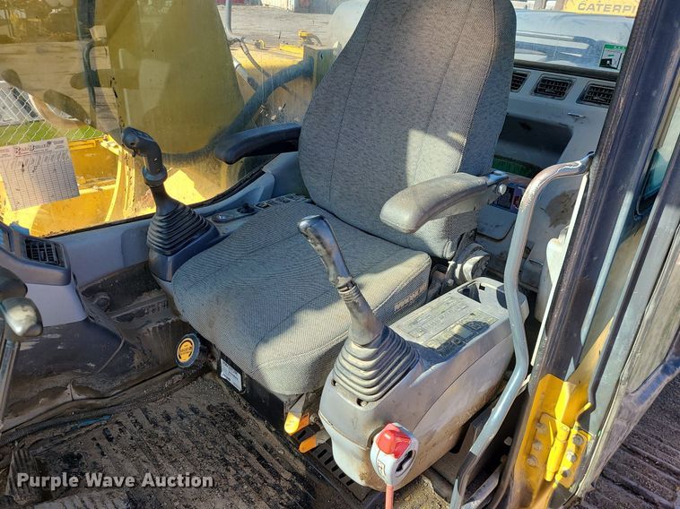 image for item MX9605 2003 Komatsu PC220LC-7  excavator