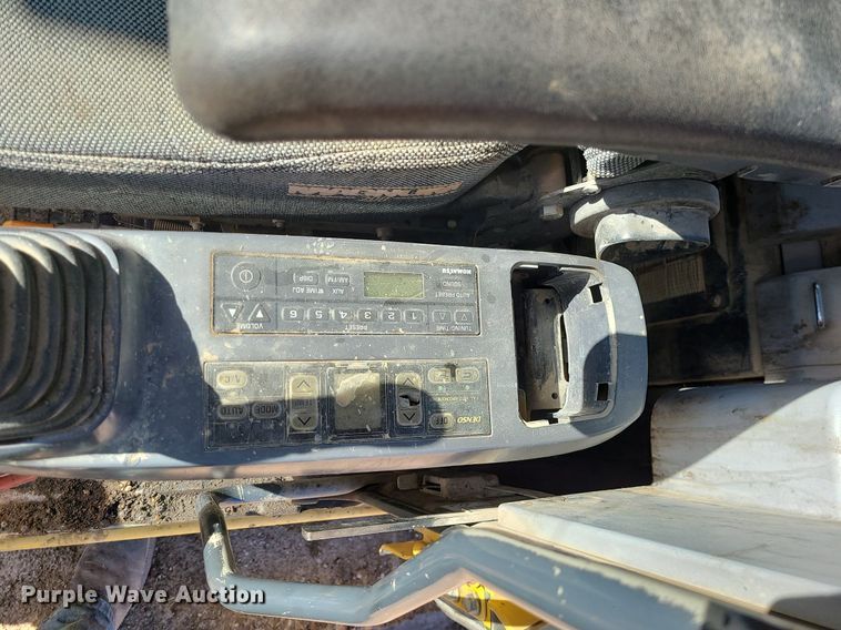 image for item MX9605 2003 Komatsu PC220LC-7  excavator