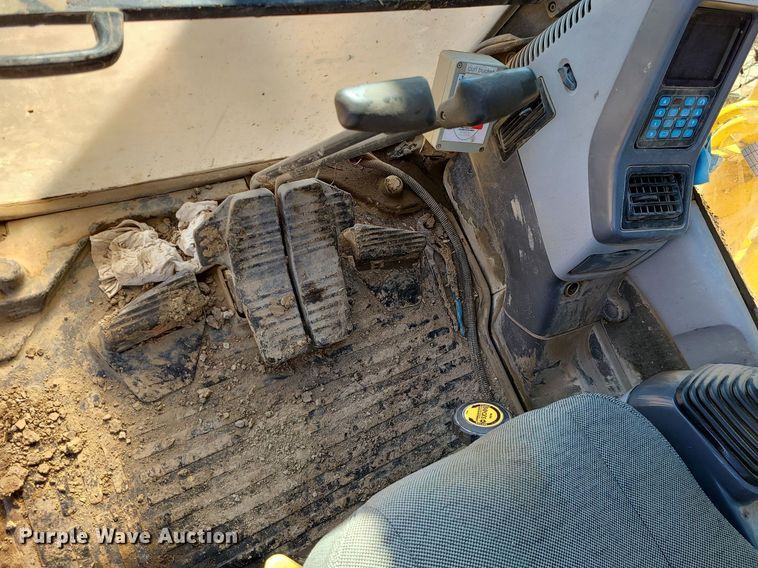 image for item MX9605 2003 Komatsu PC220LC-7  excavator