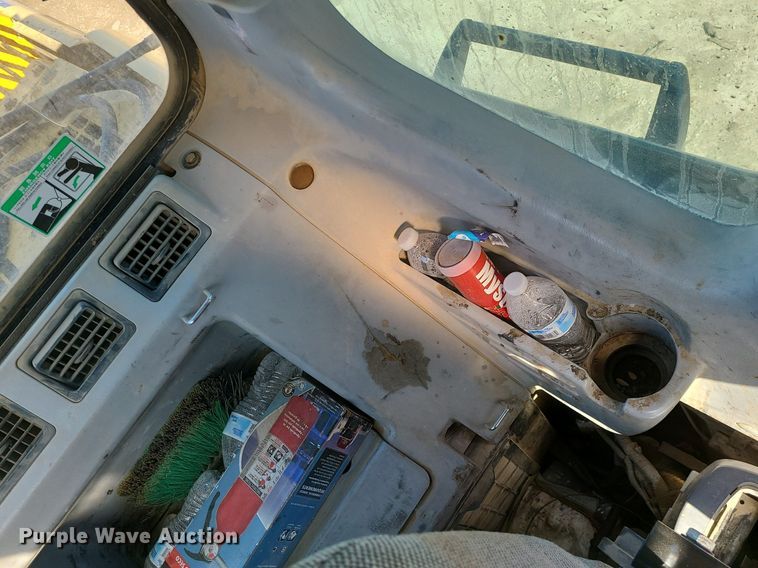 image for item MX9605 2003 Komatsu PC220LC-7  excavator