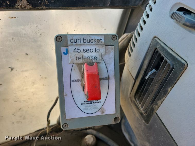 image for item MX9605 2003 Komatsu PC220LC-7  excavator