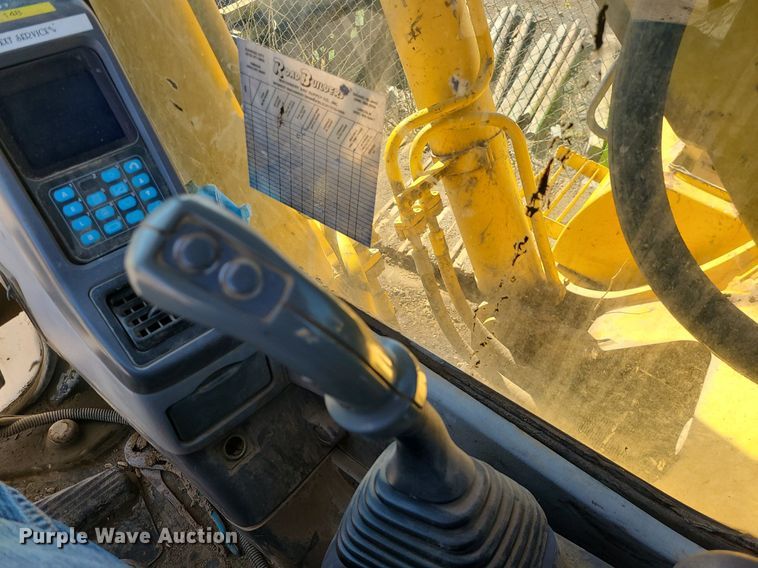 image for item MX9605 2003 Komatsu PC220LC-7  excavator