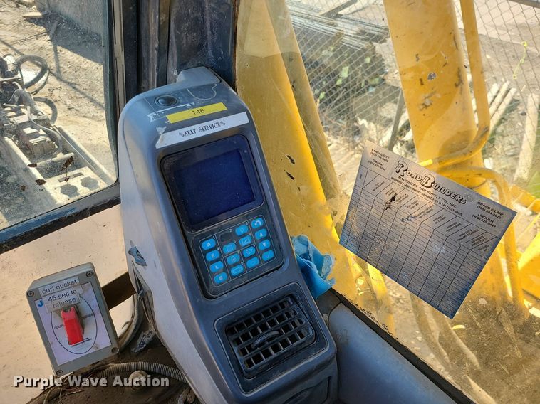 image for item MX9605 2003 Komatsu PC220LC-7  excavator