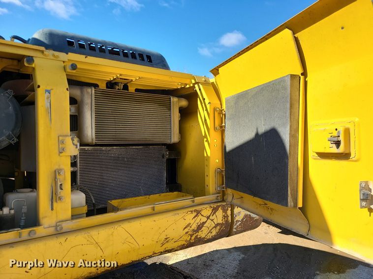 image for item MX9605 2003 Komatsu PC220LC-7  excavator