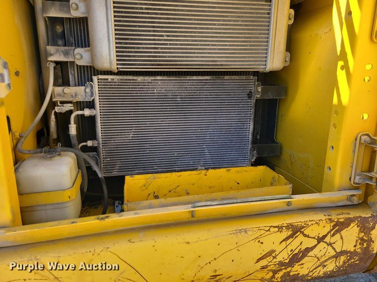 image for item MX9605 2003 Komatsu PC220LC-7  excavator