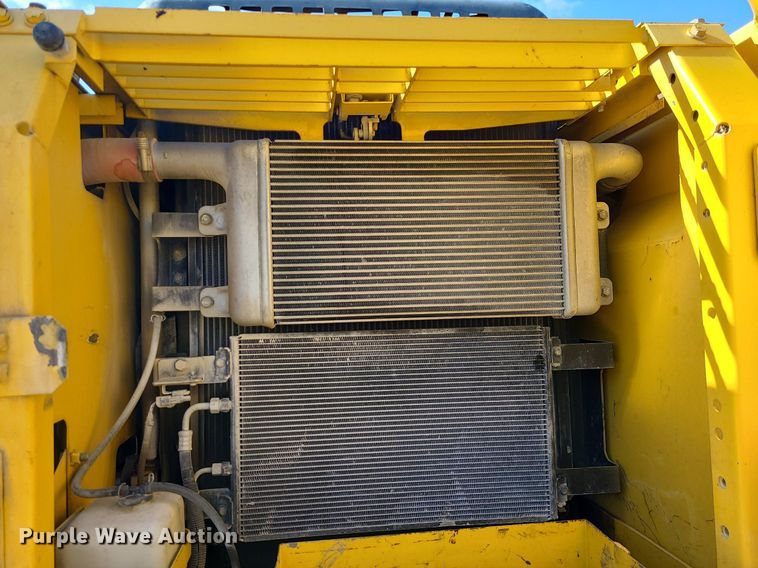 image for item MX9605 2003 Komatsu PC220LC-7  excavator