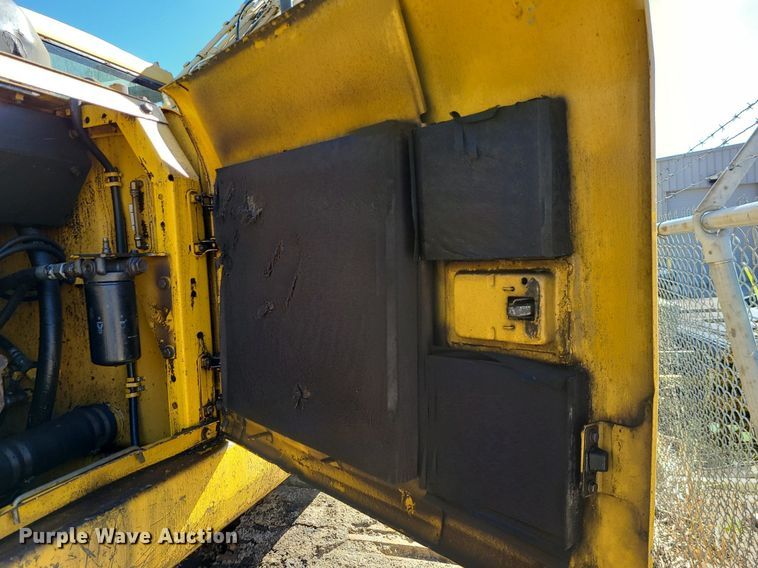 image for item MX9605 2003 Komatsu PC220LC-7  excavator