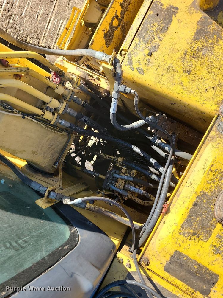 image for item MX9605 2003 Komatsu PC220LC-7  excavator