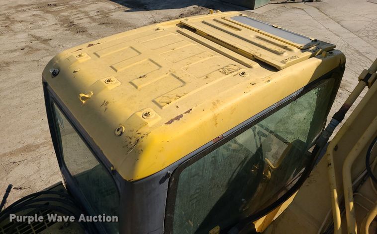 image for item MX9605 2003 Komatsu PC220LC-7  excavator